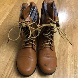 Ankle argyle design tan boots